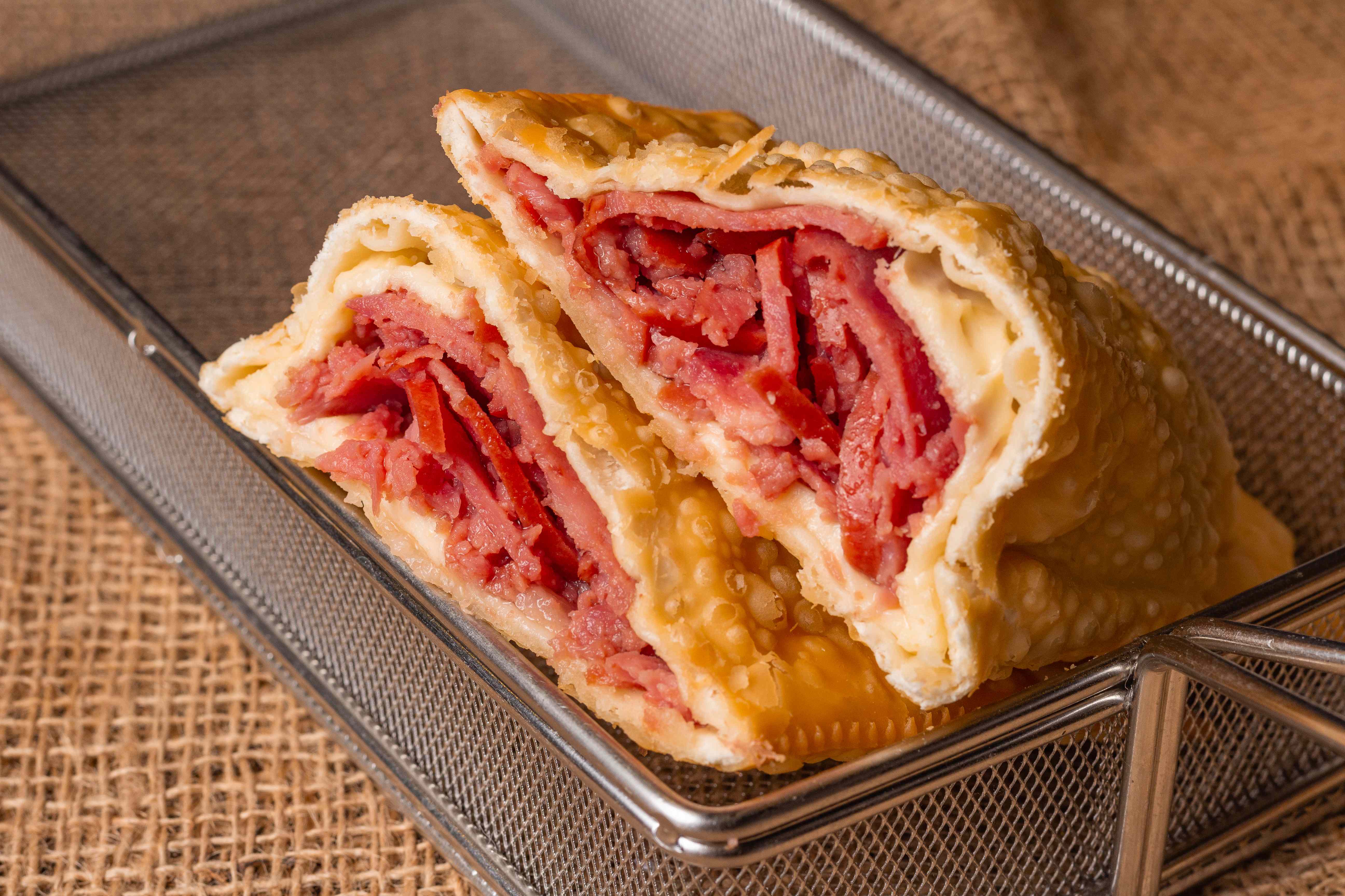 Pastel de Calabresa